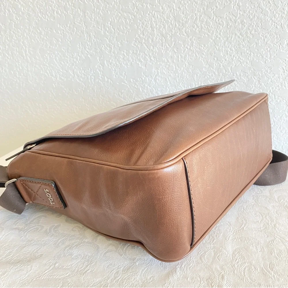 Tod’s Leather Messenger Flap Bag